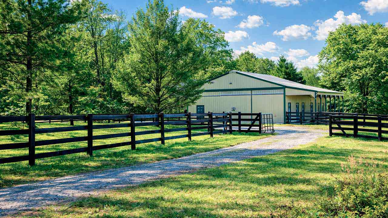 Gaited Meadows horse farm in Fluvanna County Virginia with barn, paddocks and pasture
