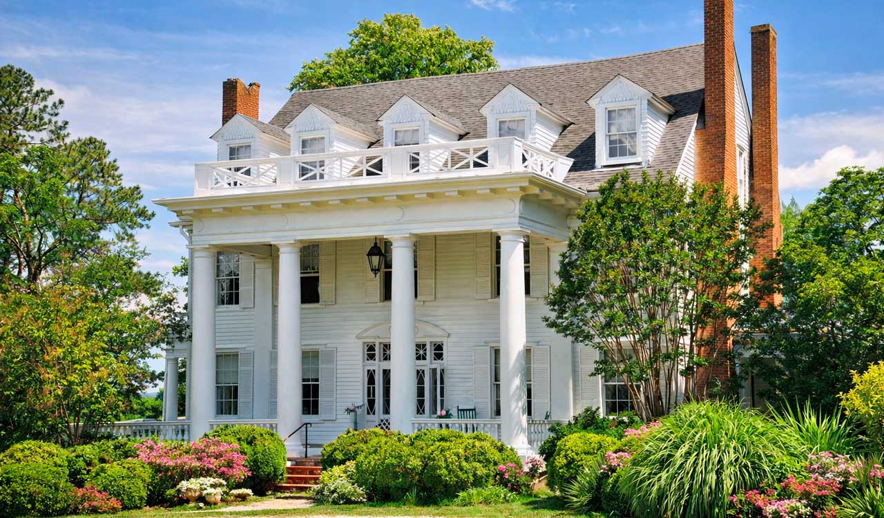 Eldon c1825 historic estate in Appomattox County Virginia with grand columned portico